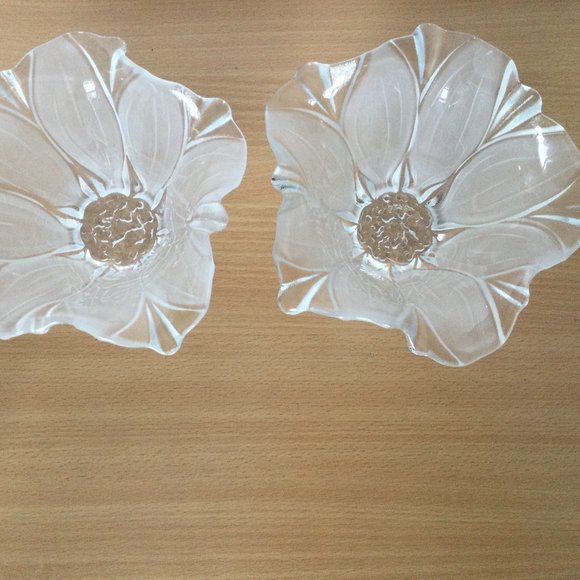 Two frosted clear glass sunflower shaped bowls / candleholders - Picture 1 of 5